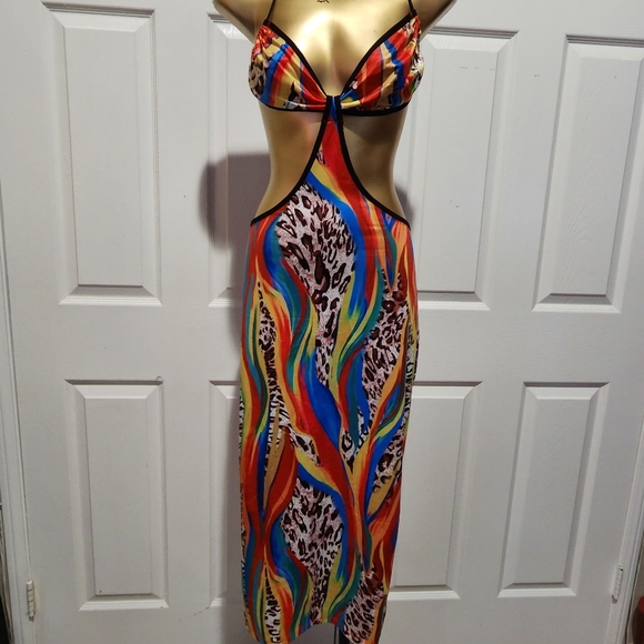 SHEIN Dresses & Skirts - 💕3/$15💕 SHEIN SXY Colorblock Backless Halter Bodycon Dress